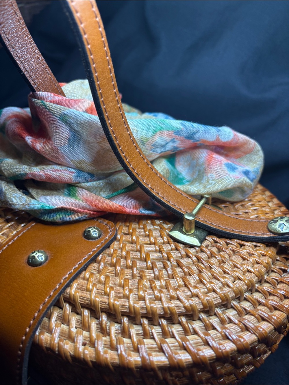 Patricia Nash Purse Bag Woven Round Basket with scarf New! Caselle mirror - Picture 4 of 12